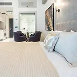 Splendid Residence Flat With City View In Bomonti